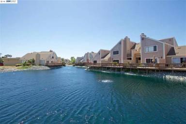 Main picture of 2063 Sand Point Rd