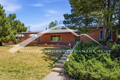 Main picture of 3300 Zenobia St