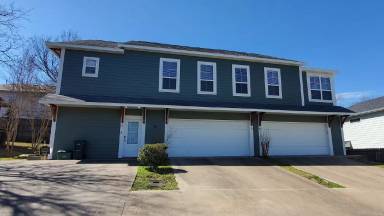 Main picture of 40 E Maple St