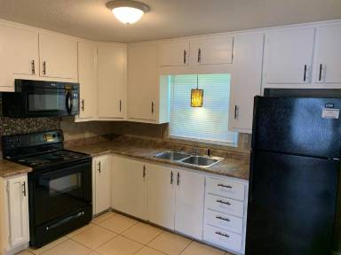 Main picture of 2421 S Everett St