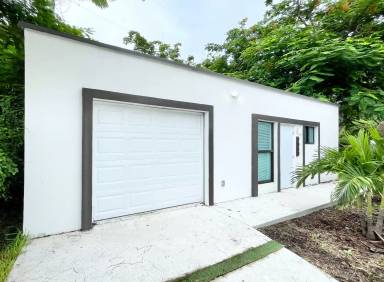 Main picture of 784 NW 64th St