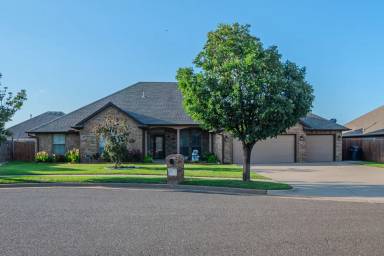 Main picture of 8833 NW 114th Cir