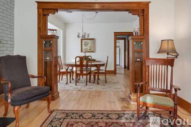 Main picture of 48 Spring St