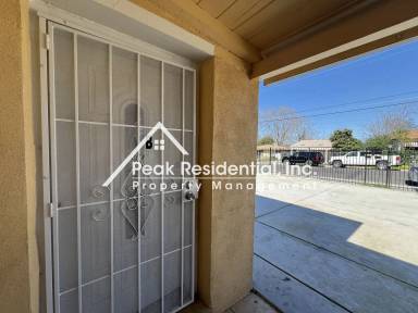 Main picture of 4900 Parker Ave