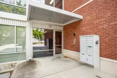 Main picture of 1700 N Rosewood Ave