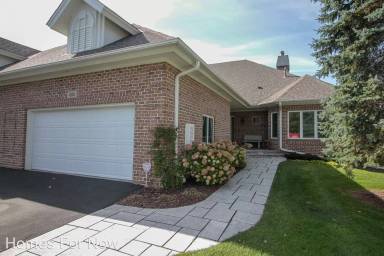 Main picture of 405 Lake St W