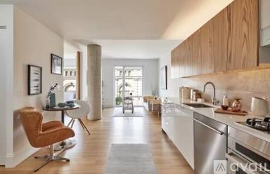 Main picture of 605 W 58th St