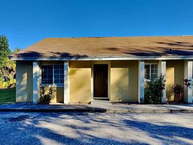 Main picture of 1913 Truman Rd