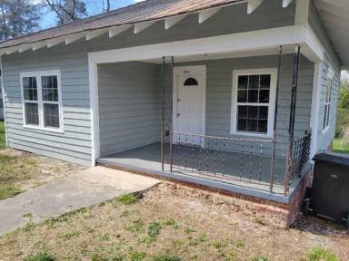 Main picture of 2037 Montgomery St