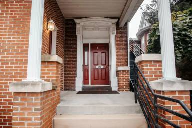 Main picture of 148 E High St