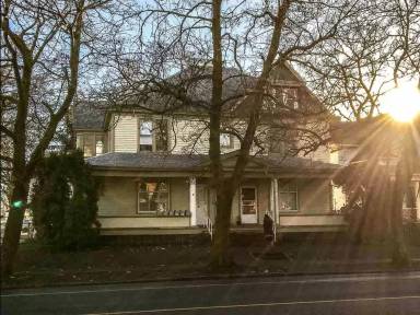 Main picture of 1101 W Maxwell Ave