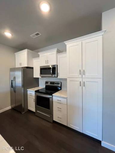 Main picture of 3411 S Kansas Ave