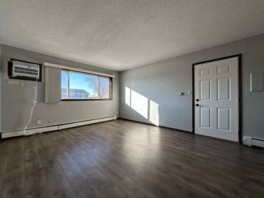 Main picture of 910 33rd Ave