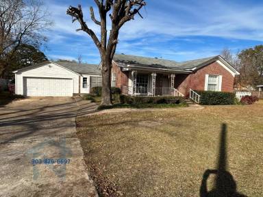 Main picture of 804 W Main St