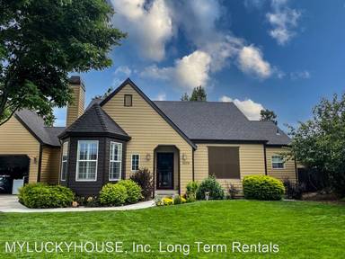 Main picture of 3379 NE Stonebrook Loop