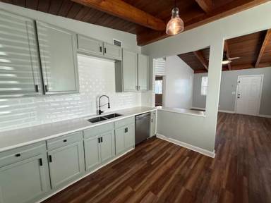 Main picture of 1811 Seminole Rd