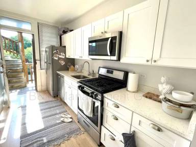 Main picture of 910-18 W Oakdale Ave Apartments