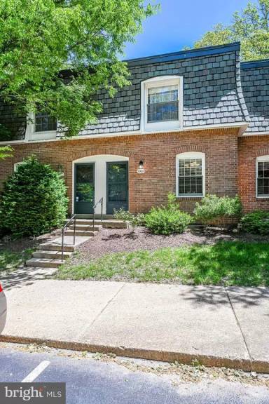 Main picture of 5927 Noblestown Rd