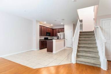 Main picture of 9457 Silver Buttonwood St