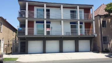 Main picture of 709 E 3rd St