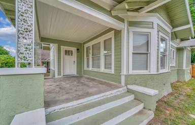Main picture of 1815 Seneca Ave