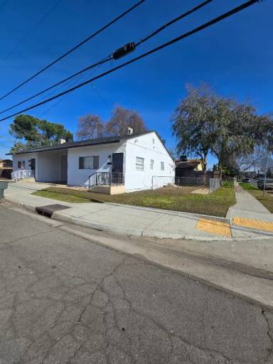 Main picture of 7160 N Maroa Ave