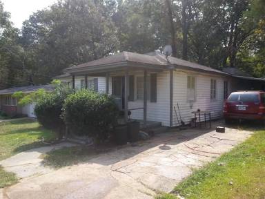Main picture of 825 Combs St