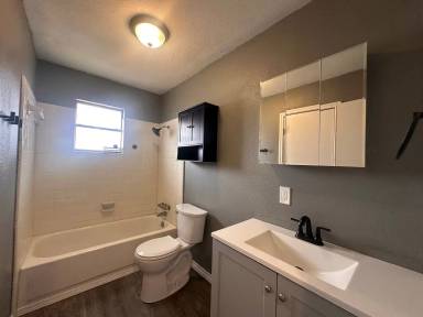 Main picture of 230 Bell St