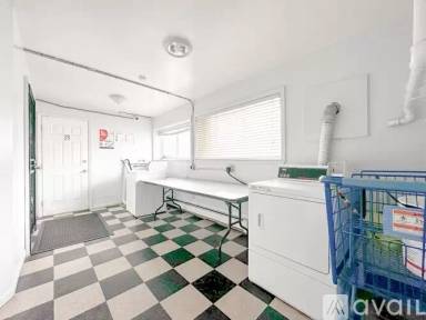 Main picture of 3211 N Franklin Ave