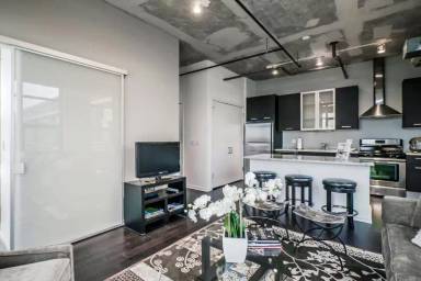 Main picture of 161 W 9th St