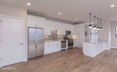 Main picture of 2901 N Clark St
