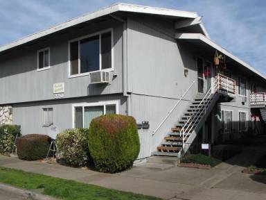 Main picture of 220 N Ivy St