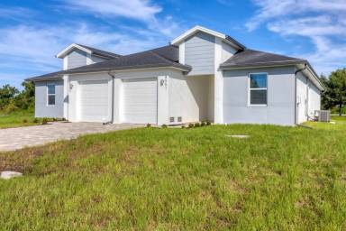 Main picture of 8551 Dinnano St