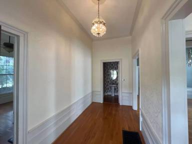 Main picture of 317 E 4th St
