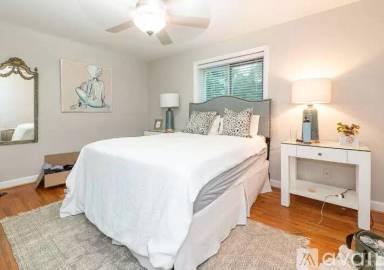 Main picture of 400 Queens Rd