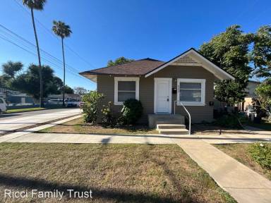 Main picture of 633 W Maple Ave