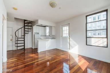 Main picture of 253 E 77th St