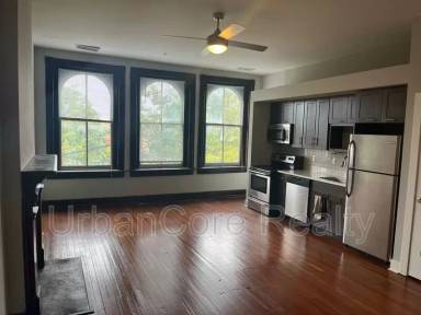Main picture of 209 E Broad St