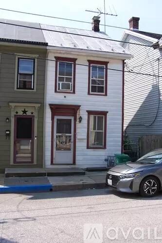 Main picture of 160 E Penn St