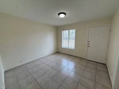 Main picture of 1912 Hidalgo St
