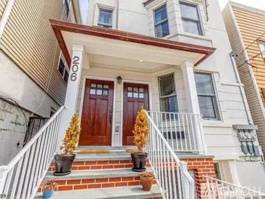 Main picture of 206 Hopkins Ave