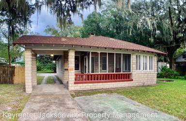 Main picture of 6641 Oakwood St