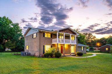 Main picture of 2205 Rothmore Dr SW