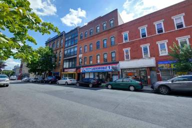 Main picture of 111 1st St