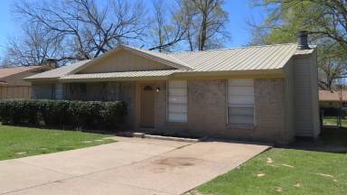 Main picture of 3911 Appletree Ln