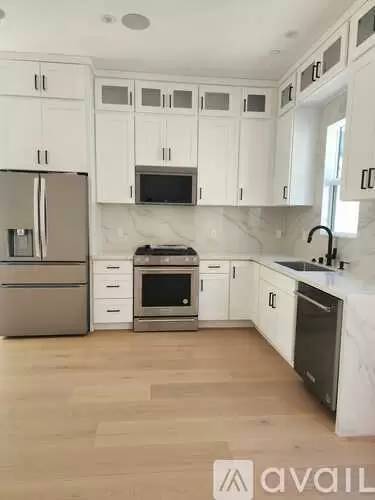Main picture of 6936 Jellico Ave