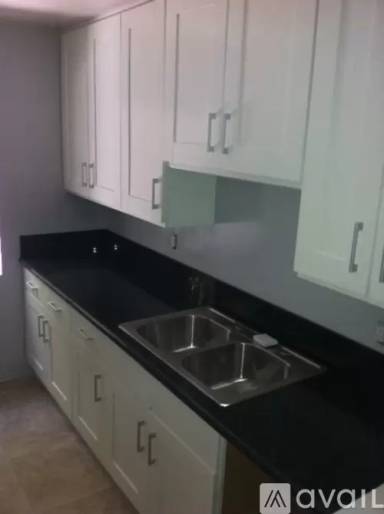 Main picture of 747 N Sycamore Ave