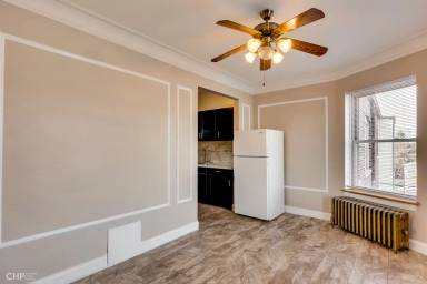 Main picture of 1738 W 81st St