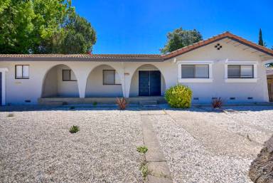 Main picture of 6646 Harmon Dr