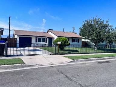 Main picture of 1982 Magnolia Ave
